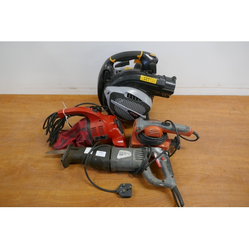 2022 - A quantity of power tools including a Black & Decker KA197E, 240V, 220W electric sander, a Dirt Devi... 