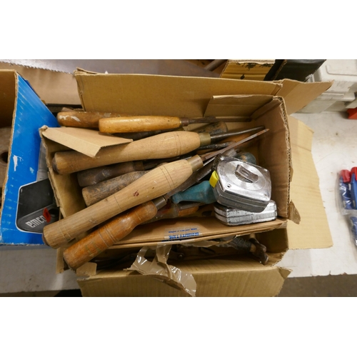 2029 - A mixed lot of woodworking hand tools including: a Spiralux riveter, files, tape measures, a saw, cl... 