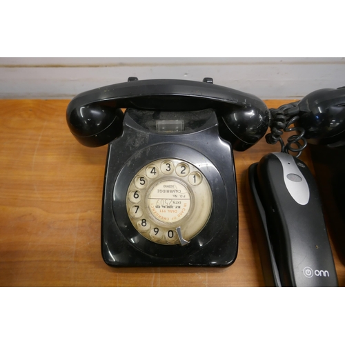 2047 - A quantity of assorted vintage telephones