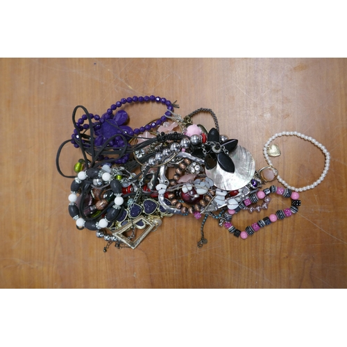 2053 - A 10kg bag of costume jewellery