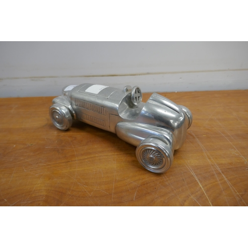 2058 - An aluminium 1940s/50s model racing car