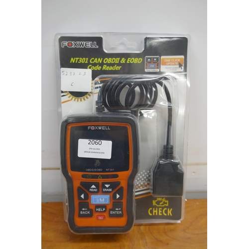 2060 - A Foxwell NT301 car OBDII and EOBD code reader