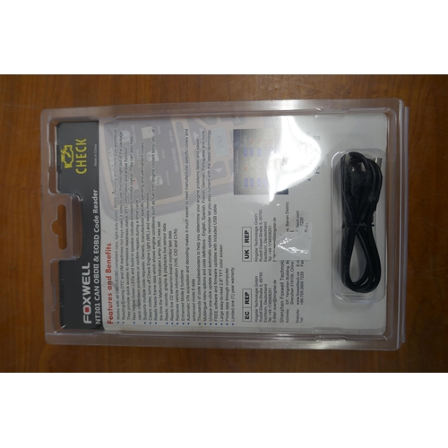 2060 - A Foxwell NT301 car OBDII and EOBD code reader