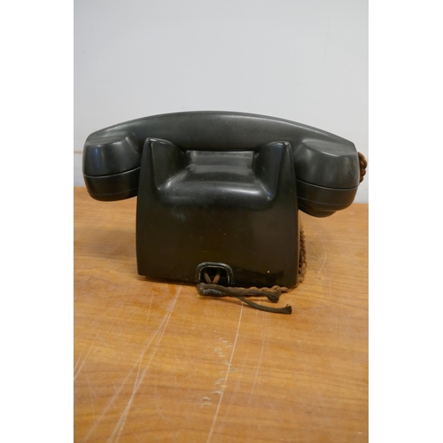 2062 - An FTR bakelite telephone and a 332L bakelite telephone