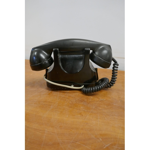 2062 - An FTR bakelite telephone and a 332L bakelite telephone