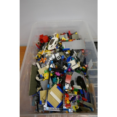 2038 - A large box of assorted LEGO and other building blocks