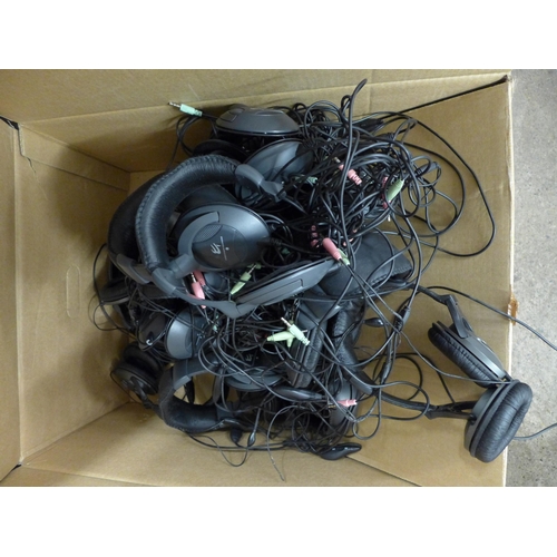 2090 - A large quantity of stereo headphones and a large quantity of assorted computer keyboards including ... 