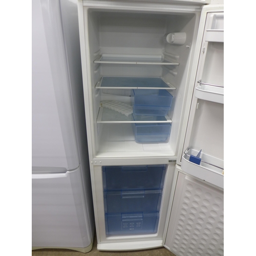 2104 - A Bosch Classixx model KGV28325GB Maxx freestanding, 50/50 fridge freezer