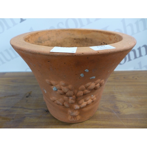 2147 - Three terracotta plant pots