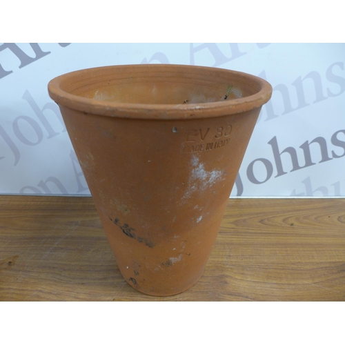 2147 - Three terracotta plant pots