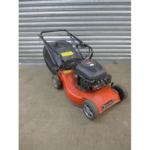 2188 - A Champion petrol powered lawnmower with a 46cm cutting width - with collection box