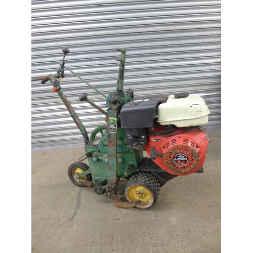 2190 - A Ryan Junior JR-50D petrol driven turf cutter