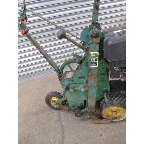 2190 - A Ryan Junior JR-50D petrol driven turf cutter