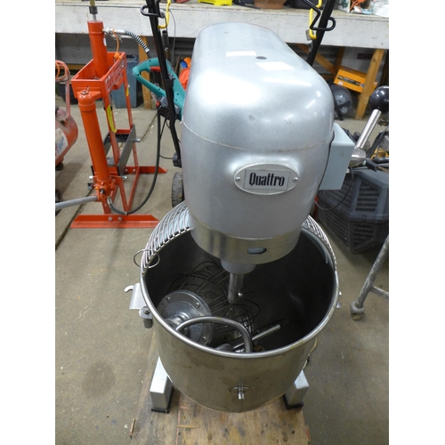 2200 - A Quattro 3 speed mixer (30 litre capacity)