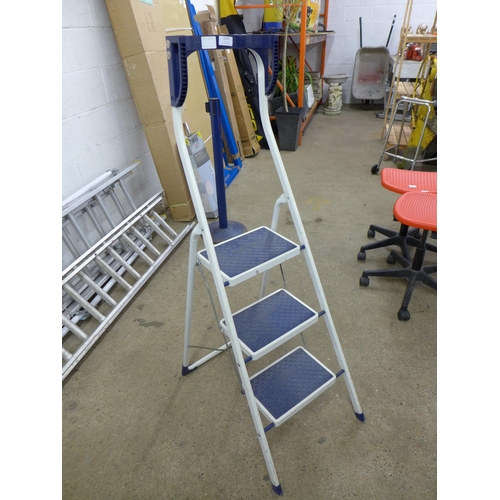 2282 - Two 6-rung aluminium 3-way ladders, a 3-rung metal step ladder and an aluminium folding platform hop... 