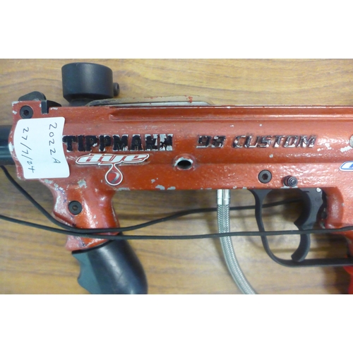 2022A - A Dye Tippman 98 custom gas powered paintball gun - comes with an empty aluminium high pressure CO2 ... 