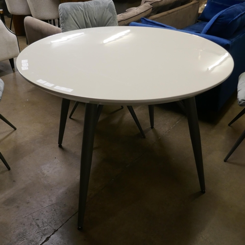 1360 - A Logan circular dining table