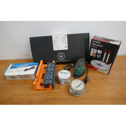 2265 - A box of miscellaneous items including a Parkside water level kit, a Silverline hand plane No. 4, a ... 