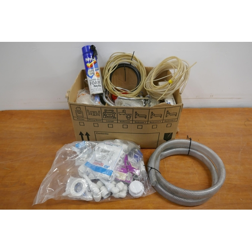 2267 - A box of plumbing accessories/materials including 2 enamel bathroom shelf supports, etc.