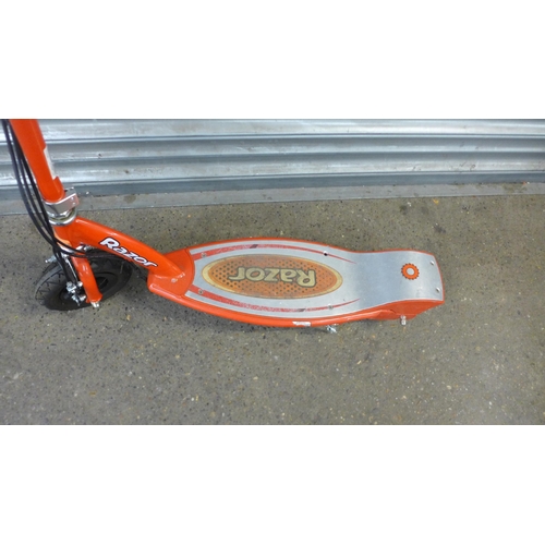 2121 - An aluminium framed Carrera Blast junior sized bicycle and electric Razor scooter