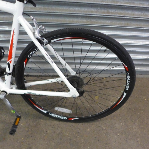 2125 - A Vertigo Piccadilly Aluminium road series road bike with bottle, cage and Shimano gear set