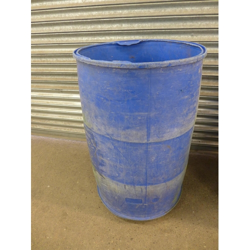 2132 - Two 300 litre plastic tubs - 1 with no top and three 200 litre plastic buckets