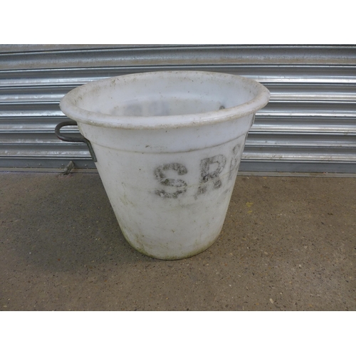 2132 - Two 300 litre plastic tubs - 1 with no top and three 200 litre plastic buckets