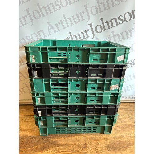 2212 - 6 plastic stackable storage crates