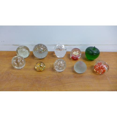 2068A - 10 various sized ornamental glass paperweights