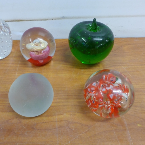 2068A - 10 various sized ornamental glass paperweights