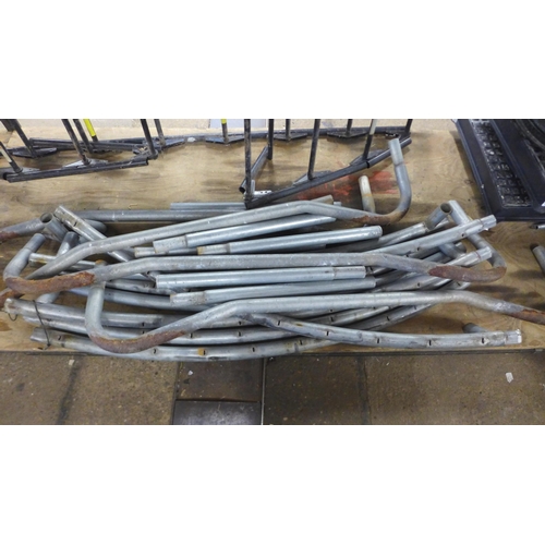 2278 - A 13' trampoline frame and springs