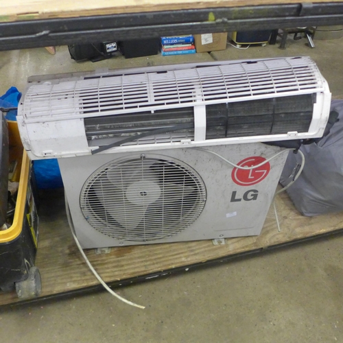 2302 - An LG SO9AC split room A/C unit