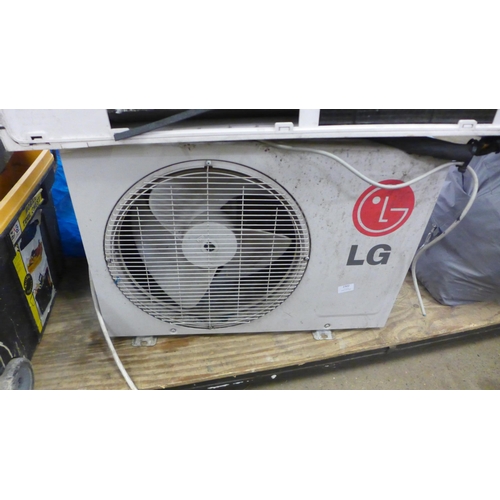 2302 - An LG SO9AC split room A/C unit