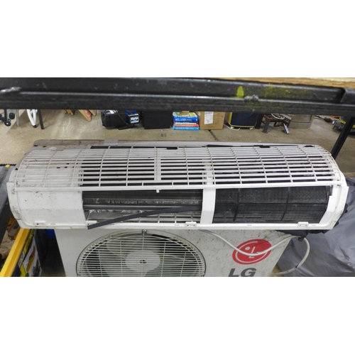 2302 - An LG SO9AC split room A/C unit