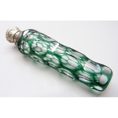 1000 - A Victorian green cut glass scent bottle, with inner stopper