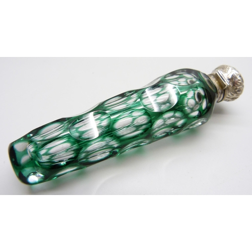 1000 - A Victorian green cut glass scent bottle, with inner stopper