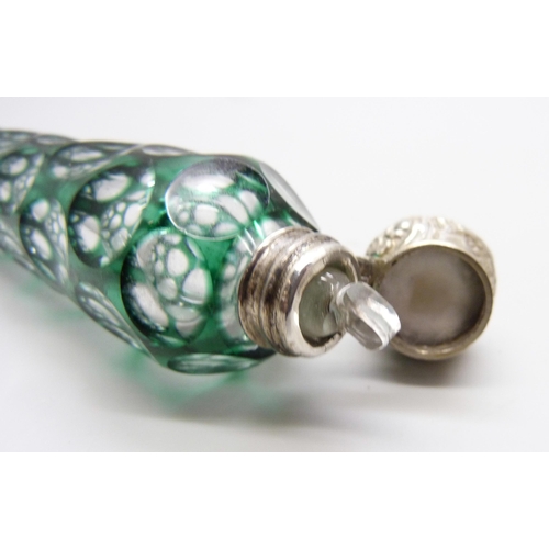 1000 - A Victorian green cut glass scent bottle, with inner stopper