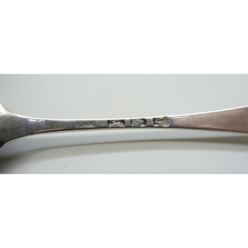 1002 - A George III silver scroll back spoon, Richard Rugg, London 1762, 50g