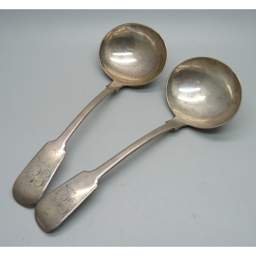 1004 - A pair of George III silver ladles, London 1817, James Wintle, 109g