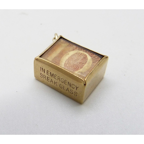 1015 - A 9ct gold 'In Emergency Break Glass' 10 shillings note charm, 2.3g