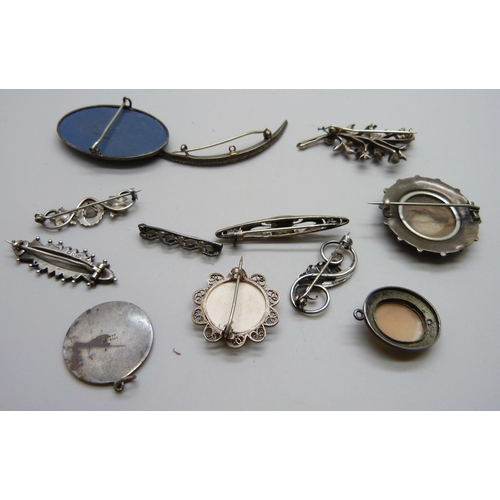 1037 - A Victorian silver brooch, a silver brooch with maple leaf and beaver detail, eight other brooches, ... 