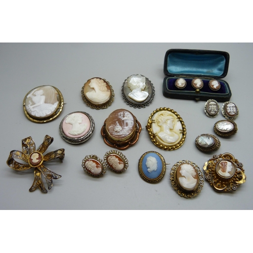 1039 - Cameo brooches and earrings