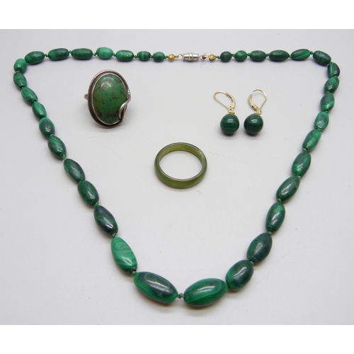 1055 - A malachite necklace, pair of earrings, a silver and malachite ring, G, and a jade ring, X, (jade ri... 