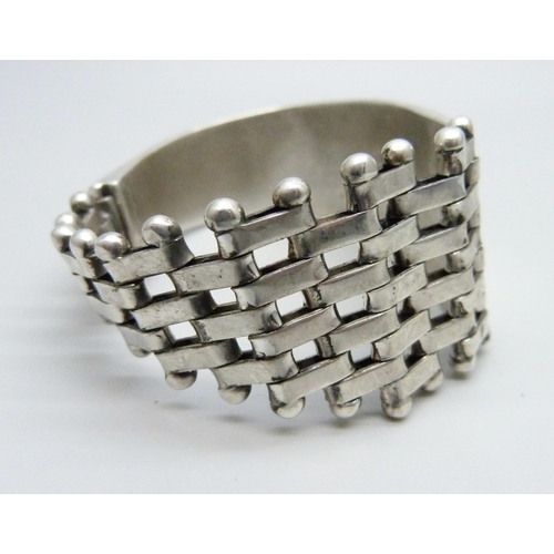 1067 - A Mexican silver designer bracelet, 85g