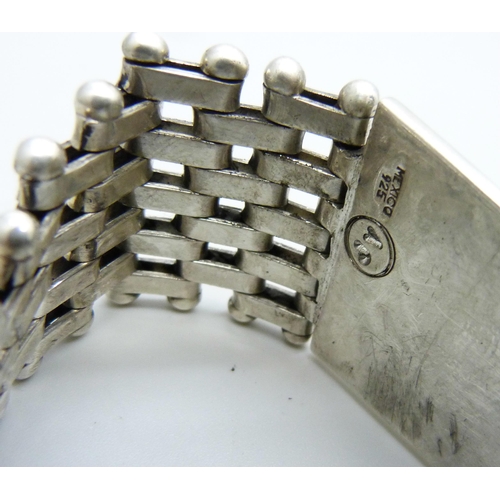 1067 - A Mexican silver designer bracelet, 85g