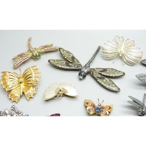 1080 - A collection of butterfly and insect brooches