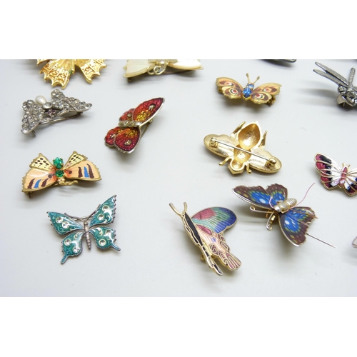 1080 - A collection of butterfly and insect brooches