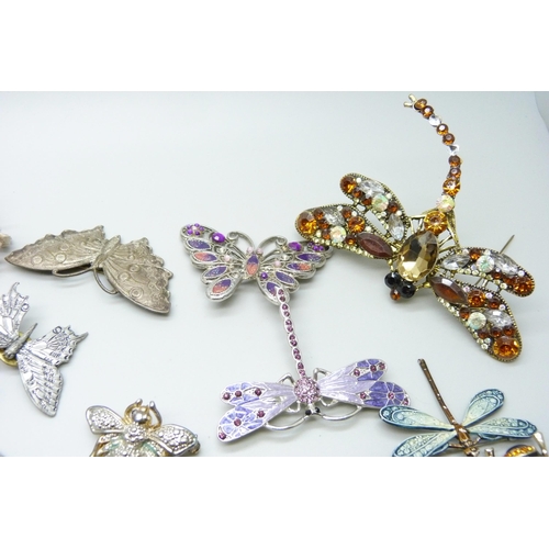 1080 - A collection of butterfly and insect brooches