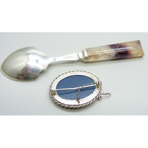 1085 - A Blue John and hallmarked sterling silver brooch, Birmingham 1981 and an EPNS and Blue John spoon