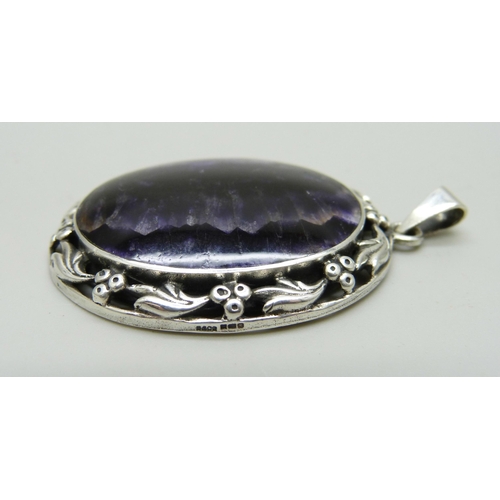 1091 - A Blue John and hallmarked sterling silver pendant, Birmingham 1991, 34mm wide